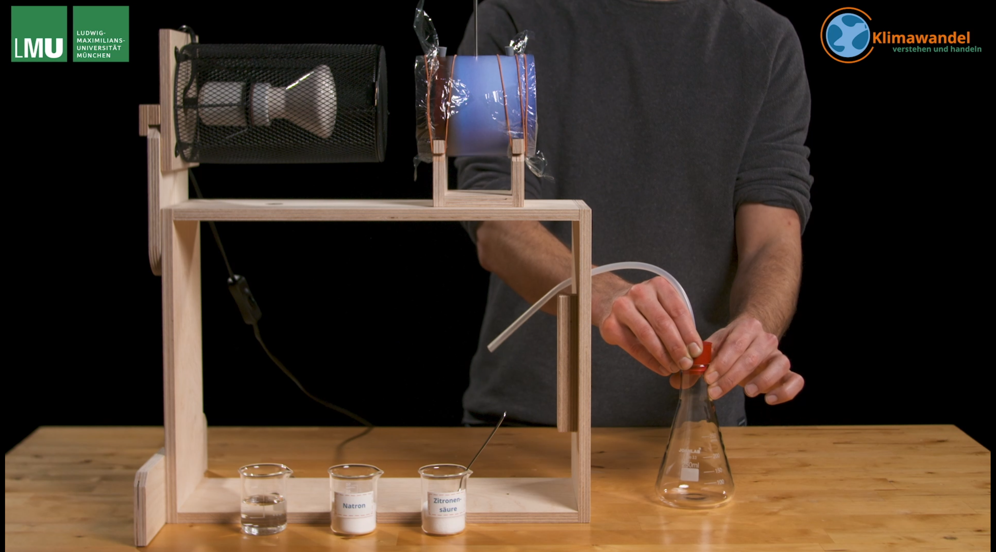 Experimentaufbau Aktivität 5 aus dem LMU-Klimakoffer. Dieser war im vorherigen Video zu sehen.